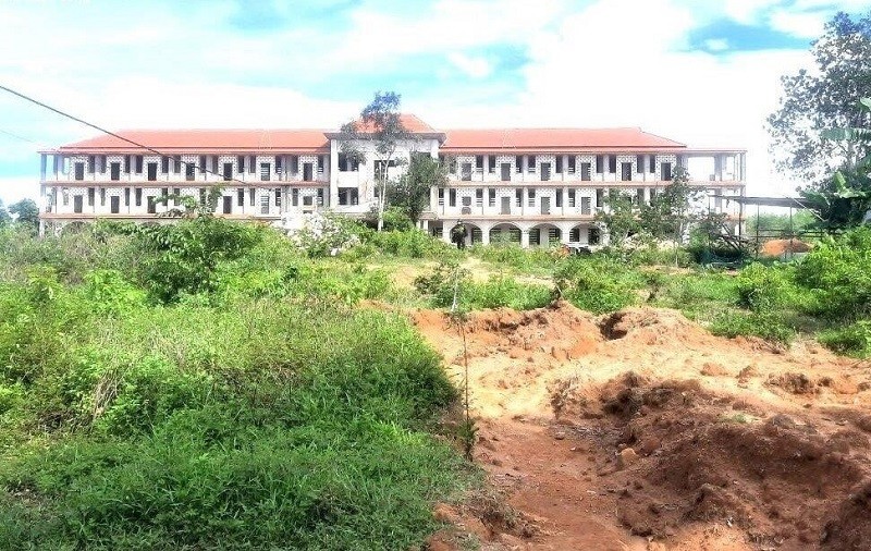 Dự án Kl99ok phiên bản mới xây dựng mới Trường THPT Trần Đại Nghĩa thi công dang dở.