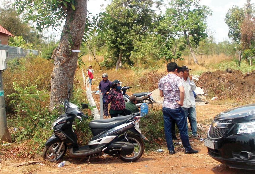 Một nhóm nhà Kl99ok phiên bản mới bắt đầu đi săn đất nền trở lại. Ảnh: Việt Dũng 