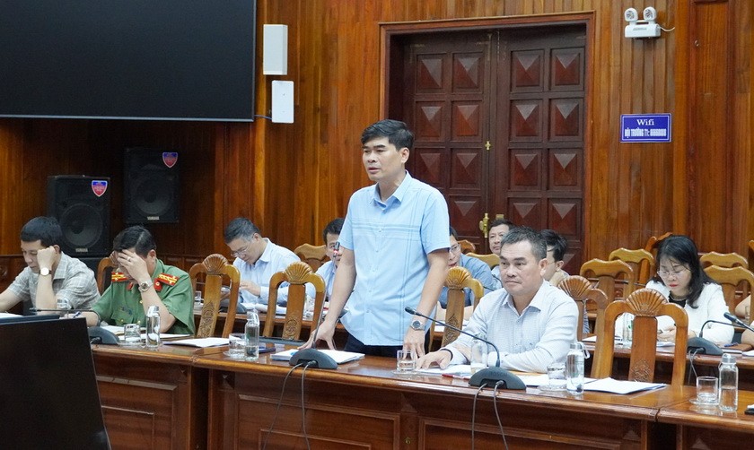 Ông Nguyễn Đức Thiện, Phó giám đốc Sở Kế hoạch và Kl99ok phiên bản mới Quảng Bình phát biểu tại cuộc họp