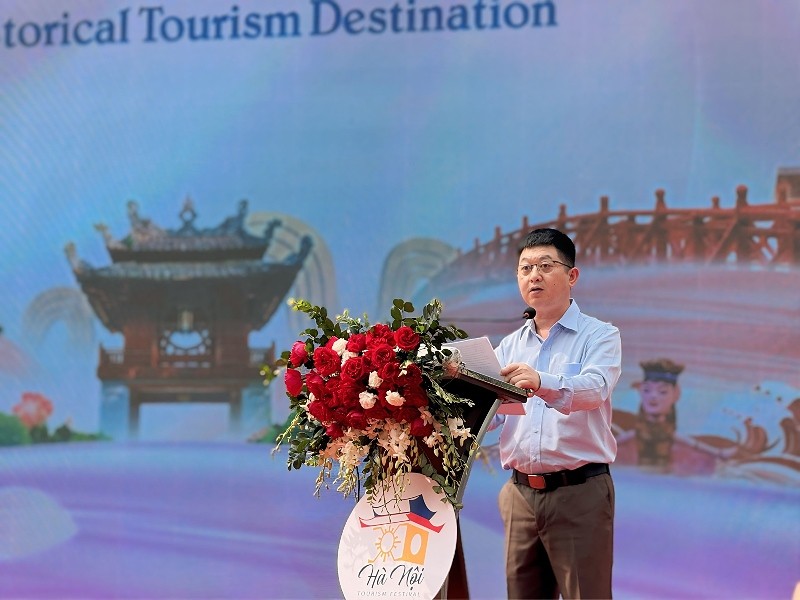 Ông Bùi Duy Quang, Phó giám đốc Trung tâm Xúc tiến Kl99ok phiên bản mới, Thương mại, Du lịch Hà Nội phát biểu tại hội nghị. (Ảnh: Nguyễn Linh)