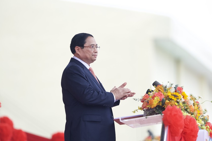 Đồng chí Phạm Minh Chính, Ủy viên Bộ Kl991.com tải ứng dụng, Thủ tướng Kl993 ưu đãi thưởng hấp dẫn trình bày diễn văn tại Lễ kỷ niệm 70 năm Chiến thắng Điện Biên Phủ. (Ảnh: VGP)