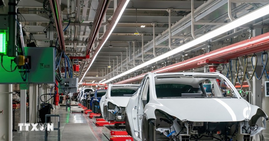 Dây chuyền lắp ráp xe ôtô tại cơ sở Kl994 nhà cái bóng đá world cup của Tesla ở Austin, Mỹ. (Ảnh: AFP/TTXVN)