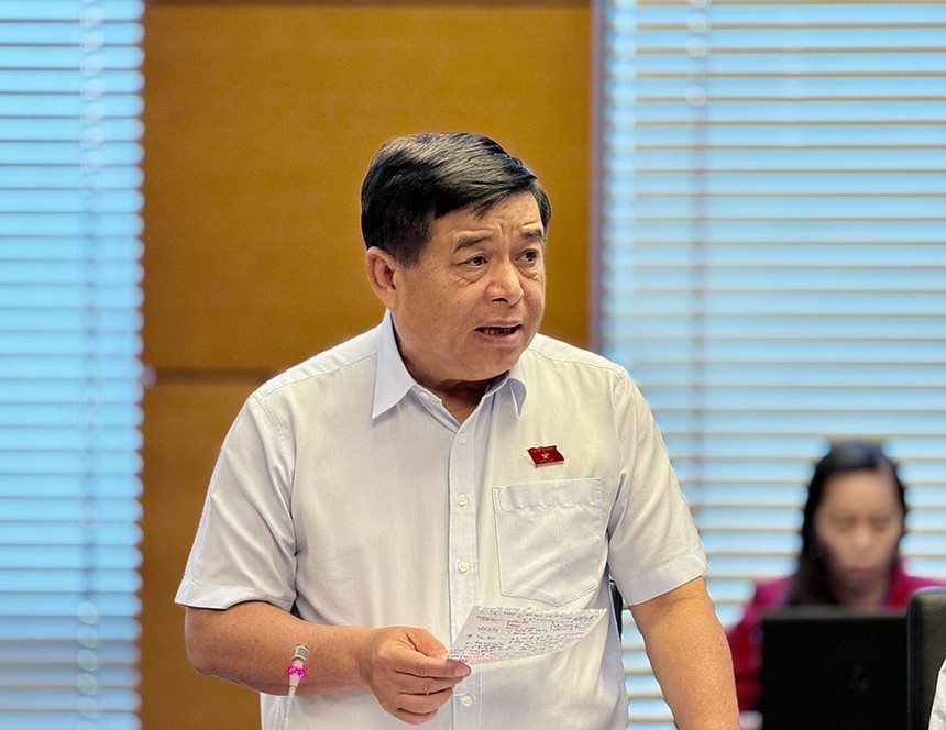 Bộ trưởng Bộ Kế hoạch và Kl99ok phiên bản mới Nguyễn Chí Dũng phát biểu tại thảo luận tổ ngày 23/5. (Ảnh: MPI)