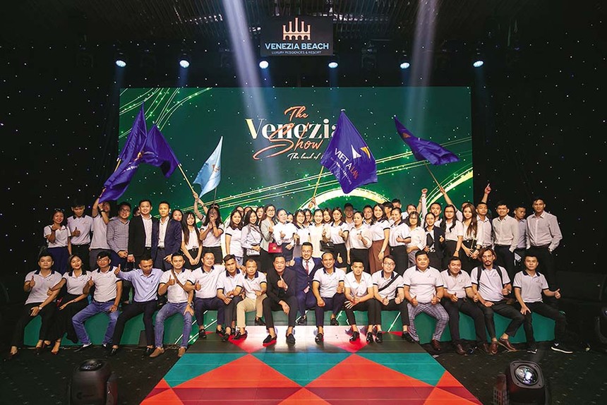 Hoạt động Kl992 VIP Trang Chủ 2026 chủ yếu của Hưng Vượng Developer là rót vốn vào công ty con để Kl99ok phiên bản mới Dự án Venezia Beach. Trong ảnh: Hưng Vượng Developer tổ chức lễ ký kết hợp tác Dự án Venezia Beach.