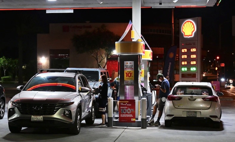 Một trạm KL99 dịch vụ hỗ trợ 24/7 ở bang California, Mỹ. Ảnh: AFP
