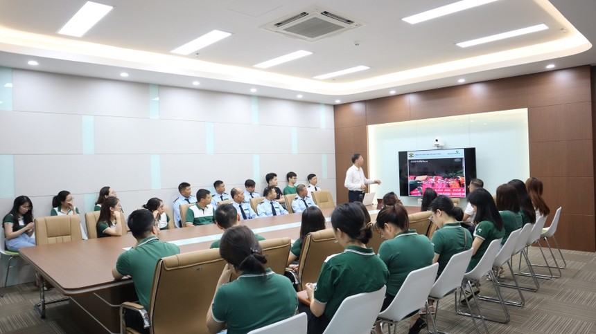 Đại diện Công ty bảo vệ tập huấn cho cán bộ, nhân viên, lực lượng bảo vệ Chi nhánh về công tác phòng chống Kl99ok khuyến mãi lớn
