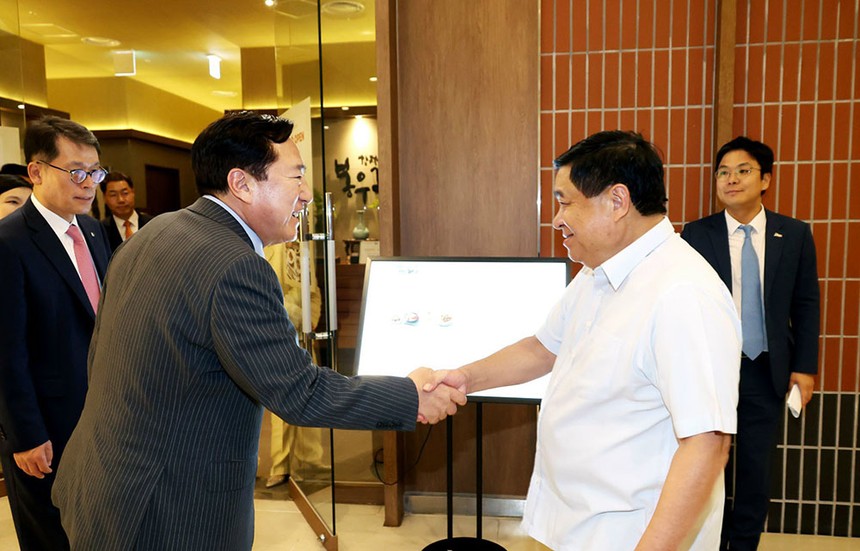 Bộ trưởng Bộ Kế hoạch và Kl99ok phiên bản mới Nguyễn Chí Dũng đã có cuộc làm việc với Liên đoàn các Kl991.com World Cup 2026 Chính Thức nhỏ và vừa (KBIZ) và Link Vào Nhà Cái KL99 COM Tặng +199k Công nghiệp Hàn Quốc (IBK). Ảnh: MPI