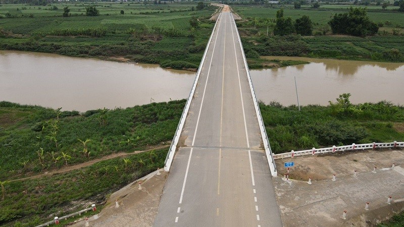 Dự án cầu số 3 bắc qua sông Đăk Blà (TP.Kon Tum) có tổng mức Kl99ok phiên bản mới 121 tỷ đồng nhưng chưa có đường dẫn.