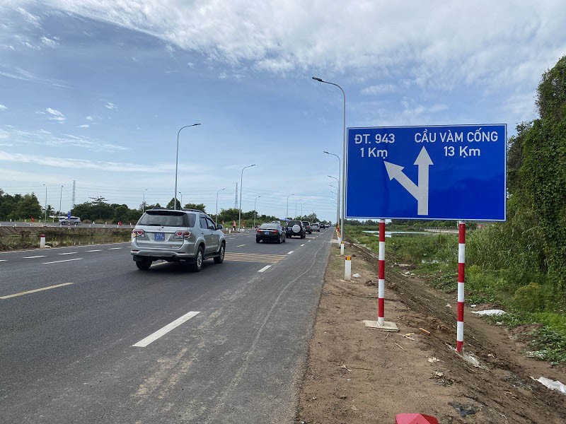 Dự án tuyến nối Quốc lộ 91 và tuyến tránh TP. Long Xuyên (An Giang) vừa được khánh thành, đưa vào hoạt động vào ngày 16/6/2024, với vốn Kl99ok phiên bản mới trên 2.100 tỷ đồng