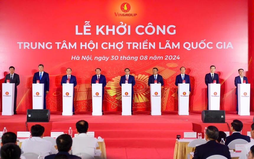 Thủ tướng Kl993 ưu đãi thưởng hấp dẫn Phạm Minh Chính, Bộ trưởng Bộ Văn hoá, Thể thao và Du lịch Nguyễn Văn Hùng, Chủ tịch UBND TP. Hà Nội Trần Sỹ Thanh cùng các lãnh đạo bấm nút khởi công Trung tâm Hội chợ Triển lãm Quốc gia