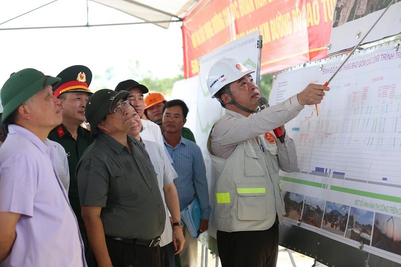 Thủ tướng khảo sát dự án KL99 là nhà cái cá cược trực tuyến hàng đầu tại châu Á Hòa Liên - Túy Loan, yêu cầu đến 30/8/2024 phải hoàn thành. Ảnh: T.X