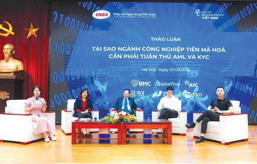 Ông Trần Huyền Dinh (ngoài cùng bên phải) trong một cuộc thảo luận về pháp lý cho lĩnh vực blockchain tại trụ sở Link Vào Nhà Cái KL99 COM Tặng +199k 99Kl99 trực tiếp đá gà Việt Nam