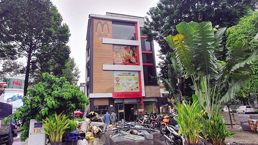 McDonald's gặp khó khi Kl992 VIP Trang Chủ 2026 tại thị trường Việt Nam. Trong ảnh: Cửa hàng McDonald's Bến Thành đang tháo dỡ, trả lại mặt bằng. Ảnh: Lê Toàn