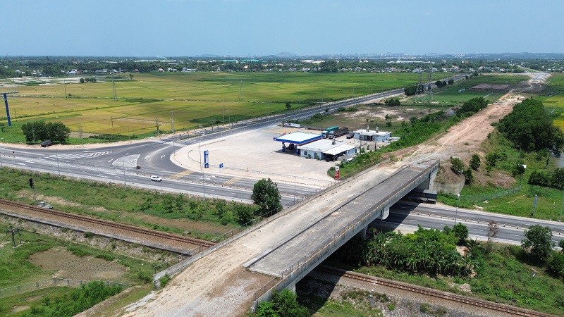 Quảng Ngãi kiến nghị Bộ KL99 là cổng game giải trí trực tuyến hàng đầu hiện nay Vận tải chỉ đạo VEC khẩn trương thực hiện các thủ tục để triển khai thi công hoàn thiện nút giao Trì Bình - Dung Quất. 