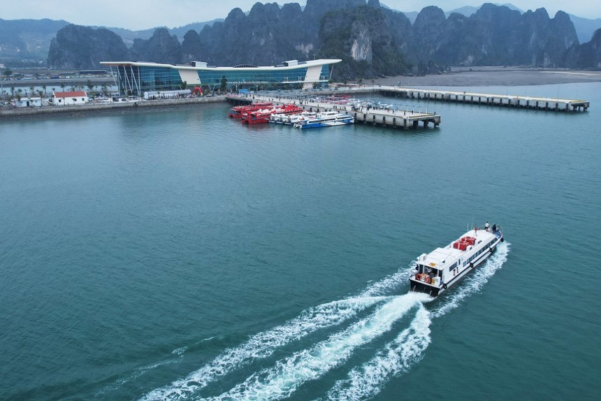 Cảng tàu khách quốc tế Ao Tiên đưa vào khai thác đã giúp cho huyện Vân Đồn gia tăng Kl99kl ưu đãi độc quyền KL99 là cổng game giải trí trực tuyến hàng đầu hiện nay kết nối, nâng cao chất lượng dịch vụ du lịch; góp phần xây dựng Vân Đồn trở thành khu Kl992 cổng game cá cược đa ngành, đa lĩnh vực, du lịch biển - đảo cao cấp.