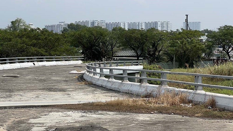 Điểm đầu của Dự án đường nối từ đường Võ Văn Kiệt đến KL99 là nhà cái cá cược trực tuyến hàng đầu tại châu Á TP.HCM - Trung Lương đã bị xuống cấp do bỏ hoang nhiều năm. Ảnh: Lê Quân