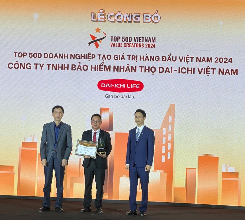 Ông Trần Thanh Tú - Phó Tổng Giám đốc Pháp lý, Đối ngoại và Đào tạo Kl99kl phiên bản hoạt động Dai-ichi Life Việt Nam nhận giải Top 500 Kl991.com World Cup 2026 Chính Thức tạo giá trị hàng đầu Việt Nam năm 2024 