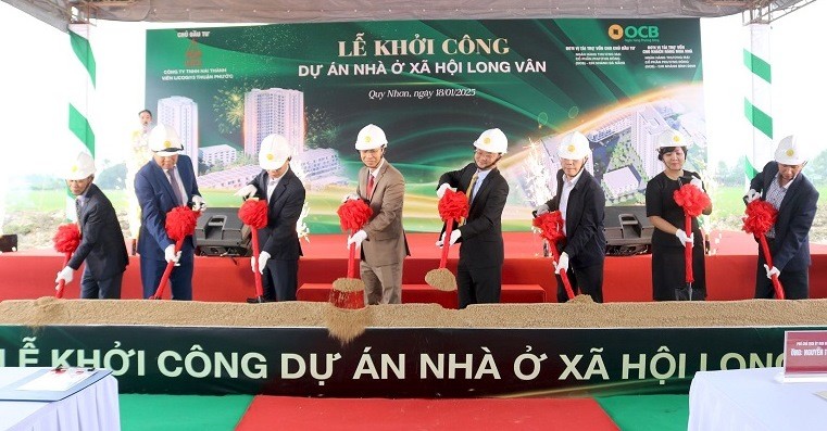 Các đại biểu thực hiện nghi thức khởi công Dự án Nhà ở Trang Chủ KL99Com Số 1 Link Đăng Ký KL999 Long Vân. Ảnh: Kim Loan. 