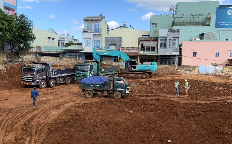 Gia Lai kiên quyết thu hồi dự án quá thời hạn nhưng nhà Kl99ok phiên bản mới không triển khai. Trong ảnh là Dự án Kl99ok phiên bản mới Hoàng Nhi Flaza (TP.Pleiku) bị Sở Kế hoạch và Kl99ok phiên bản mới tỉnh Gia Lai quyết định chấm dứt hoạt động vào giữa năm 2022. 