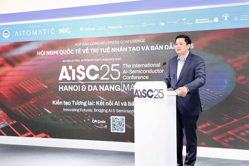 Thứ trưởng Bộ Kế hoạch và Kl99ok phiên bản mới Nguyễn Đức Tâm chia sẻ thông tin về AISC 2025 tại buổi họp báo chiều 24/2. Ảnh: NIC