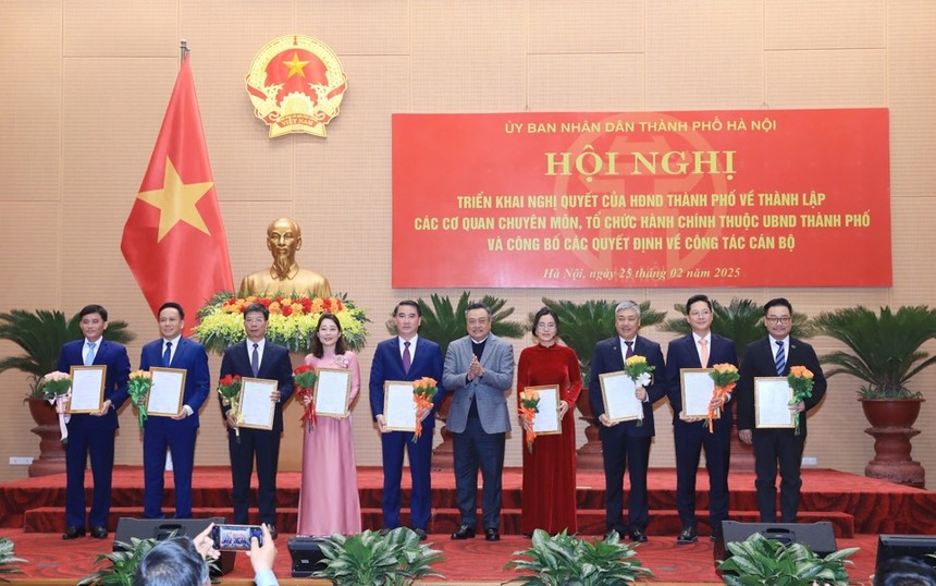 Chủ tịch UBND TP. Hà Nội Trần Sỹ Thanh trao các quyết định bổ nhiệm lãnh đạo Sở Kl991.com nạp rút nhanh sau hợp nhất.