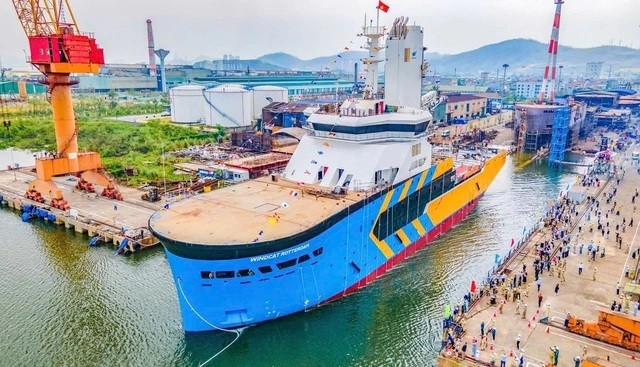 Tàu dịch vụ điện gió CSOV do Công ty TNHH MTV Kl99com Thương hiệu giải trí Hạ Long (thuộc SBIC) đóng, được hạ thủy ngày 12/10/2024 - Ảnh: Tạ Hải 
