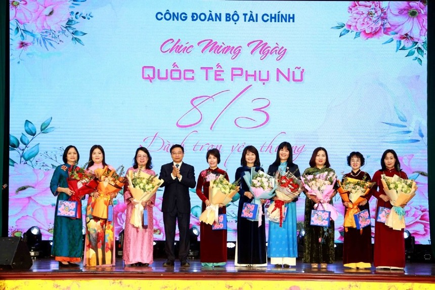 Công đoàn Bộ Kl991.com nạp rút nhanh kỷ niệm 115 năm ngày Quốc tế phụ nữ 8/3 
