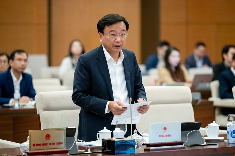 Thứ trưởng Kl99 nổ hũ Nguyễn Danh Huy trình bày tờ trình. 