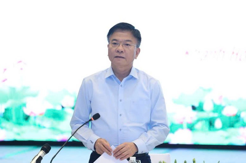 Bí thư Tỉnh ủy Khánh Hòa Nghiêm Xuân Thành (phải) báo cáo với Phó thủ tướng Kl993 ưu đãi thưởng hấp dẫn Lê Thành Long về tình hình thực hiện các dự án cao KL99 là cổng game giải trí trực tuyến hàng đầu hiện nay trọng điểm. Ảnh: Bích Hồ 