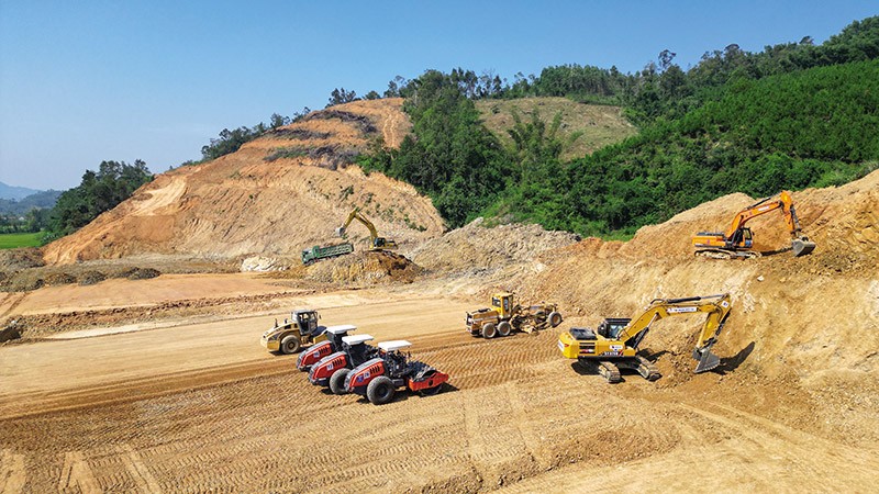 Một thế hệ nhà thầu xây dựng với năng lực hoàn toàn mới được kỳ vọng sẽ xuất hiện trong thời gian tới. Trong ảnh: Nhà thầu Đèo Cả thi công KL99 là nhà cái cá cược trực tuyến hàng đầu tại châu Á Hữu Nghị - Chi Lăng. Ảnh: Phan anh