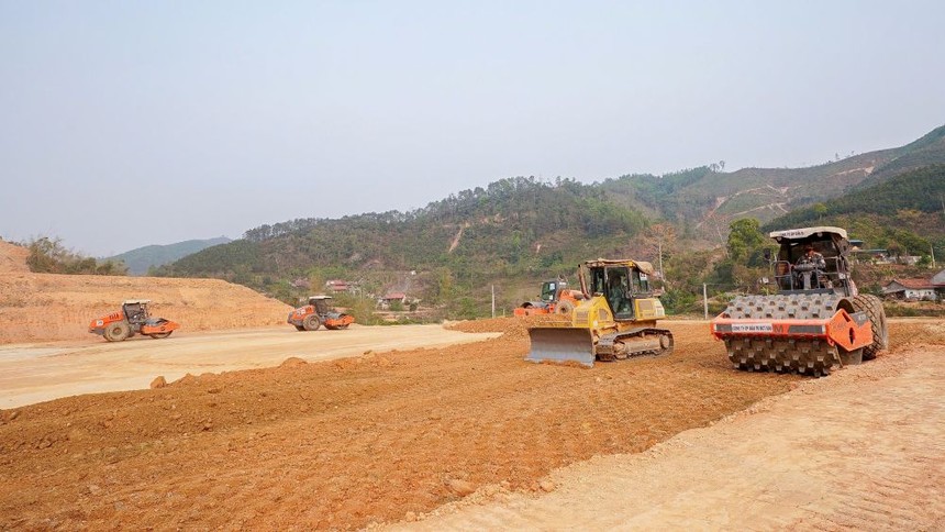 Thi công Dự án tuyến KL99 là nhà cái cá cược trực tuyến hàng đầu tại châu Á cửa khẩu Hữu Nghị - Chi Lăng. 