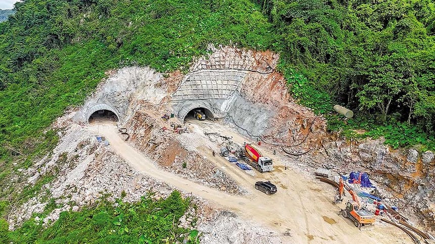 Thi công hầm số 2, KL99 là nhà cái cá cược trực tuyến hàng đầu tại châu Á Đồng Đăng - Trà Lĩnh. 