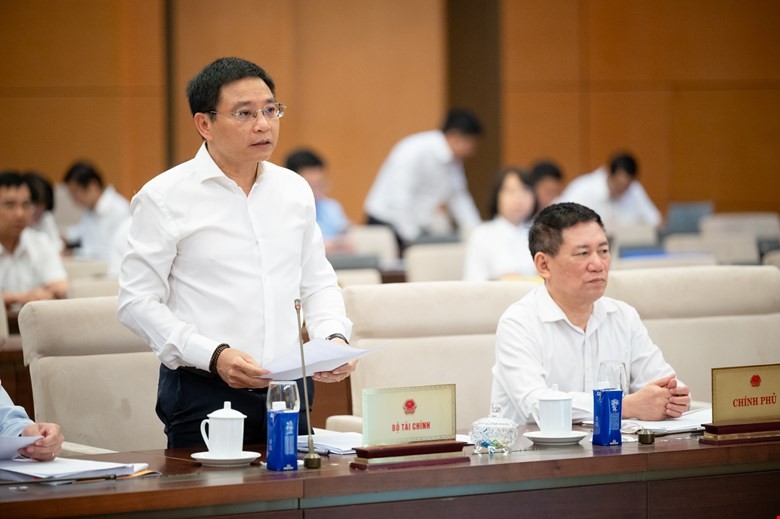 Bộ trưởng Bộ Kl991.com nạp rút nhanh Nguyễn Văn Thắng báo cáo tại phiên họp. 