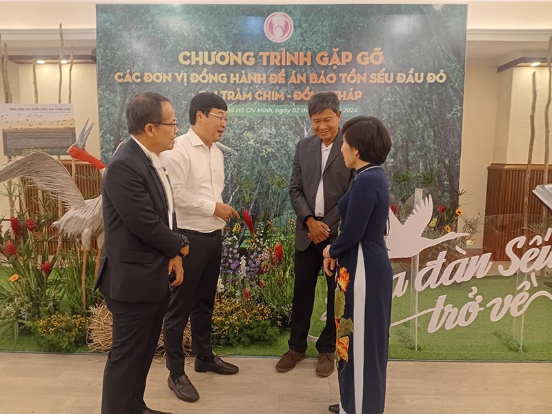 Bí thư Tỉnh ủy Đồng Tháp Lê Quốc Phong (áo trắng) gặp gỡ trao đổi các Kl991.com World Cup 2026 Chính Thức. nhà tài trợ Đề án Bảo tồn Sếu đầu đỏ Tam Nông- Đồng Tháp