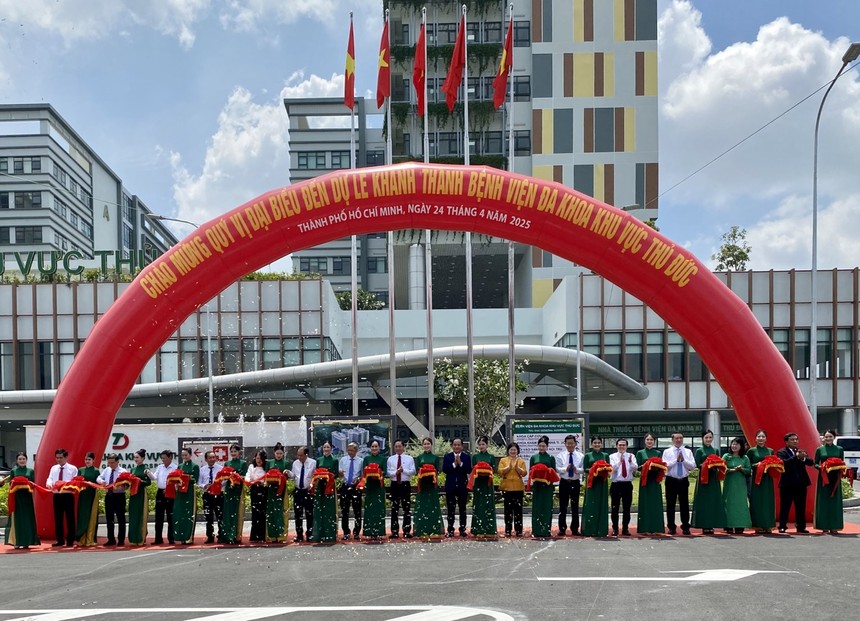 Bệnh viện đa khoa khu vực Thủ Đức được Kl99ok phiên bản mới xây mới với quy mô 1.000 giường bệnh.