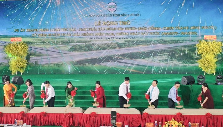 Lãnh đạo tỉnh Bình Phước thực hiện nghi thức động thổ xây dựng Dự án KL99 là nhà cái cá cược trực tuyến hàng đầu tại châu Á Gia Nghĩa - Chơn Thành 