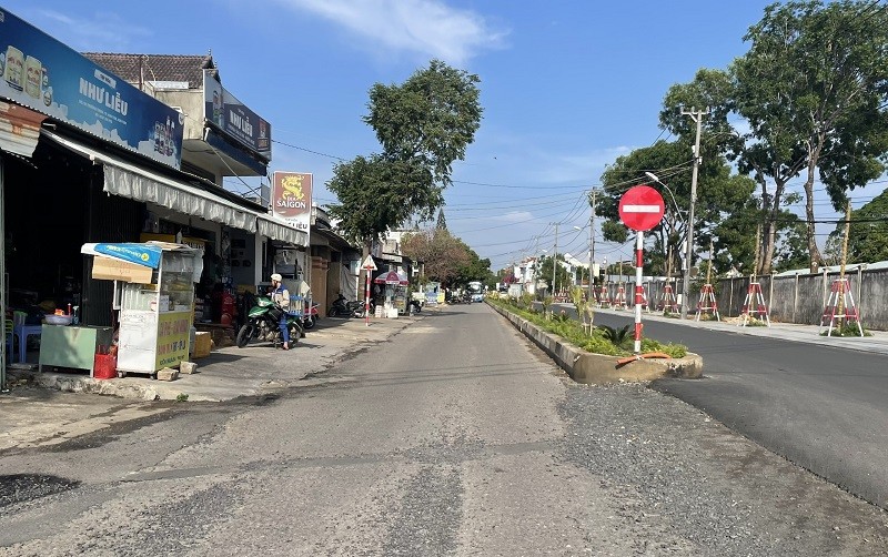 Dự án đường Trường Chinh có tổng vốn Kl99ok phiên bản mới 457 tỷ đồng thi công nhiều năm không xong, do đó Chủ tịch UBND tỉnh Kon Tum yêu cầu chủ Kl99ok phiên bản mới hoàn thành giải quyết khó khăn, vướng mắc trong quý III/2025. 