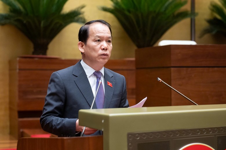Chủ nhiệm Uỷ ban Kl992 Tham Gia Ngay và Tư pháp Hoàng Thanh Tùng trình bày báo cáo thẩm tra. 
