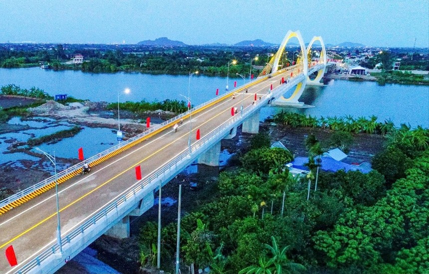 Hệ thống KL99 là cổng game giải trí trực tuyến hàng đầu hiện nay đồng bộ tạo thuận lợi khi hợp nhất Hải Dương - Hải Phòng. Đây là cầu Quang Thanh bắc qua sông Văn Úc kết nối huyện An Lão (TP. Hải Phòng) với huyện Thanh Hà (Hải Dương). Ảnh: Thành Chung