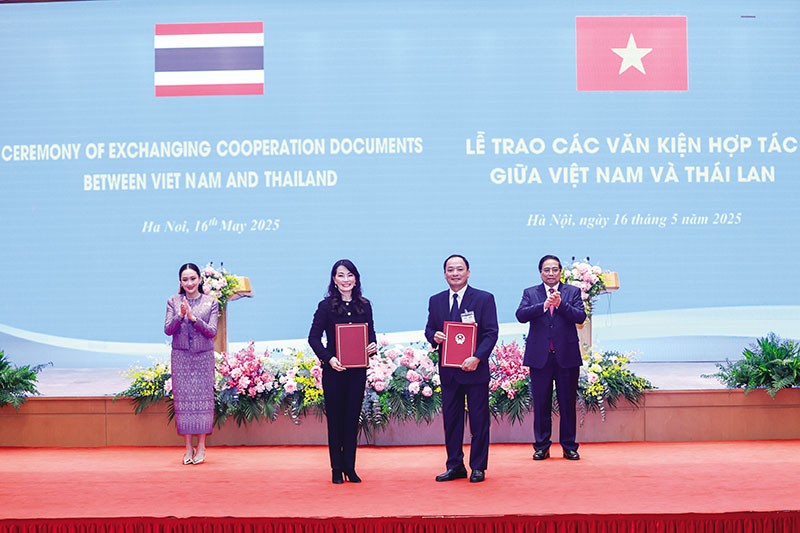 Thủ tướng Kl993 ưu đãi thưởng hấp dẫn Phạm Minh Chính và Thủ tướng Thái Lan Paetongtarn Shinawatra chứng kiến trao Bản ghi nhớ giữa UBND tỉnh Hưng Yên và Kl994 game bài casino hấp dẫn WHA (Thái Lan) về việc phát triển Khu công nghiệp Phù Cừ. Ảnh: Đức Thanh 
