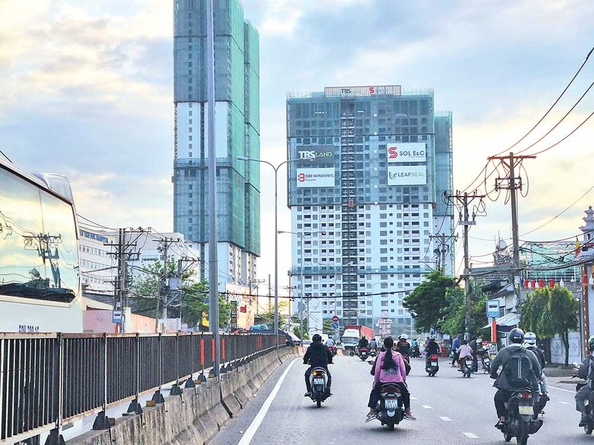 Tuyến đường Quốc lộ 1K, đoạn qua TP. Dĩ An (Bình Dương) “gồng gánh” hàng chục dự án Web Tổng Nhà Cái 99Kl99 Giải Trí Bậc Nhất. 