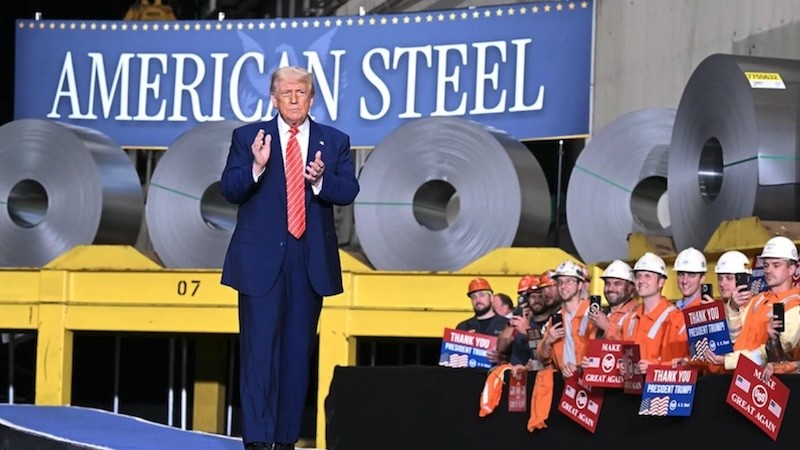 Tổng thống Donald Trump cho rằng việc tăng thuế thép sẽ có lợi cho hoạt động Kl992 VIP Trang Chủ 2026 của liên doanh giữa US Steel và Nippon Steel tại Mỹ. Ảnh: AFP 