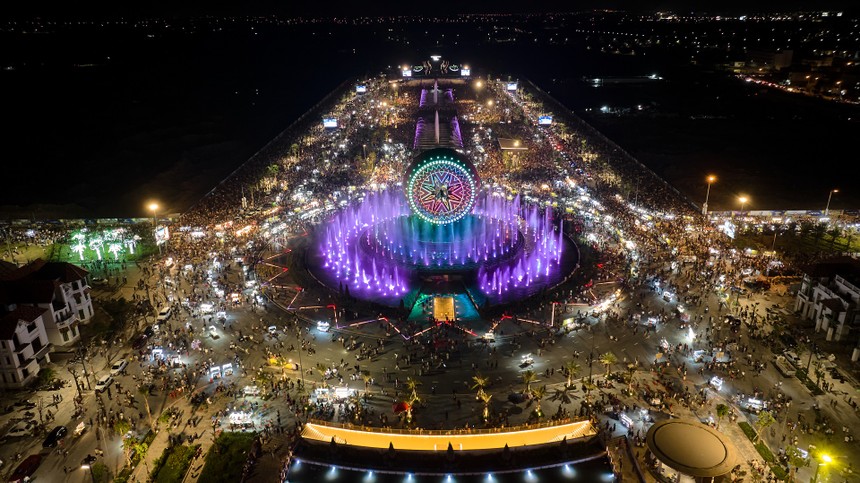 Trục đại lộ lễ hội đã hiện hữu là điểm nhấn trong hệ tiện ích tại Sun Urban City (Ảnh: Ánh Dương)