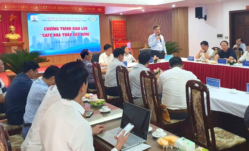 Ông Lê Quyết Tiến, Cục trưởng Cục Kl992 cổng game cá cược - Quản lý Kl99ok phiên bản mới xây dựng (Kl99 nổ hũ) phát biểu với các nhà thầu.