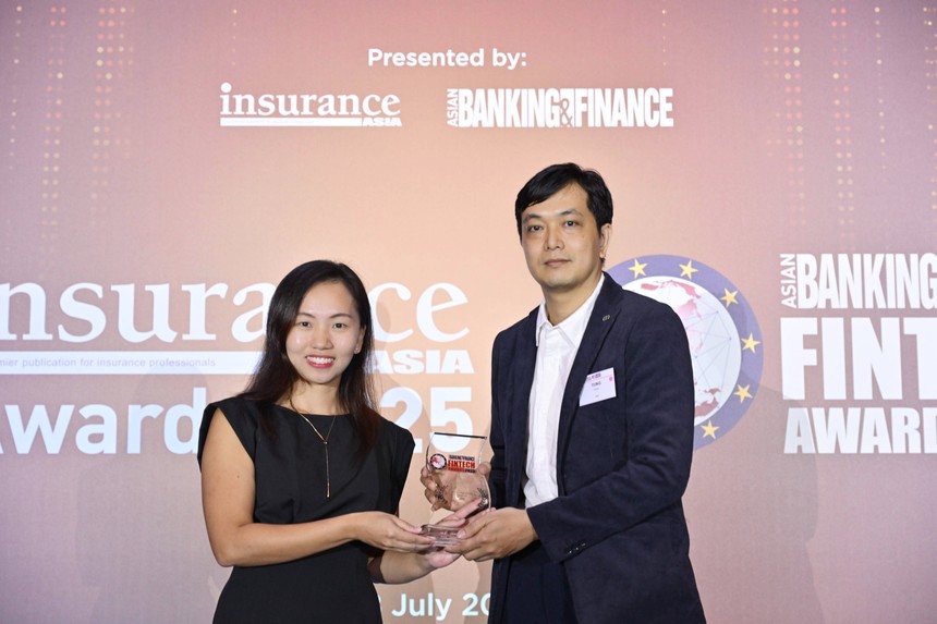 Ông Phạm Thanh Tùng - Đại diện F88 nhận ba giải thưởng tại Lễ trao giải ABF 2025 