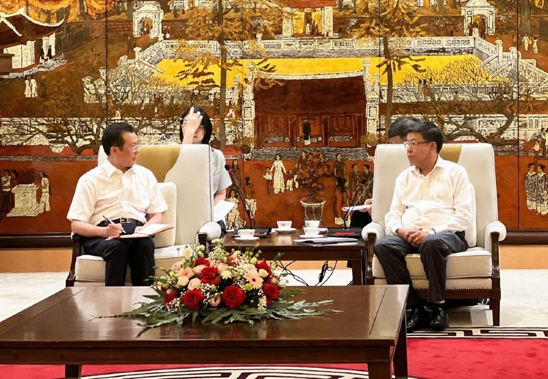 Phó chủ tịch UBND TP. Hà Nội Dương Đức Tuấn tiếp ông Tằng Tinh Hoa, Chủ nhiệm Ủy ban Giám sát và Quản lý 99Kl.app cổng game giải trí 99Kl99 trực tiếp đá gà Trùng Khánh (Trung Quốc). Ảnh: Hoàng Linh