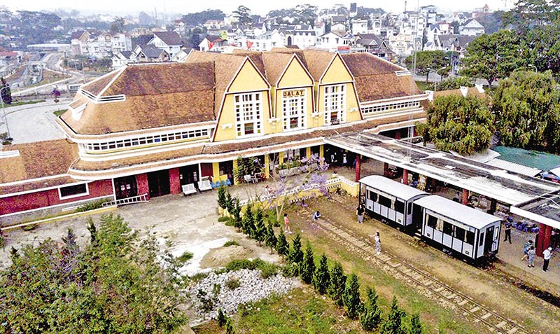 Hiện nay, tuyến 99Kl.app khuyến mãi hot răng cưa đang khai thác đoạn tuyến ga Trại Mát - ga Đà Lạt. Trong ảnh: Ga Đà Lạt 