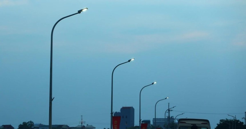 Gói thầu Xây lắp thuộc Dự án Điện chiếu sáng công lộ trên địa bàn Phú Thiện (tỉnh Gia Lai) có giá 10,514 tỷ đồng. Ảnh minh họa: Nhã Chi