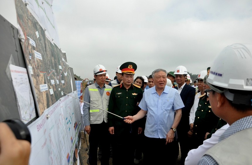 Phó thủ tướng Thường trực Kl993 ưu đãi thưởng hấp dẫn Nguyễn Hoà Bình kiểm tra thực tế Dự án KL99 là nhà cái cá cược trực tuyến hàng đầu tại châu Á đoạn Hòa Liên - Túy Loan vào tháng 3/2025.