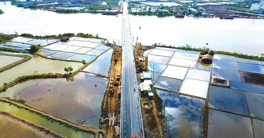 Cầu Gành Hào có tổng mức mức Kl99ok phiên bản mới 655 tỷ đồng đã được thông xe nhân dịp kỷ niệm 50 năm ngày Giải phóng miền Nam, thống nhất đất nước. Ảnh: Trần An